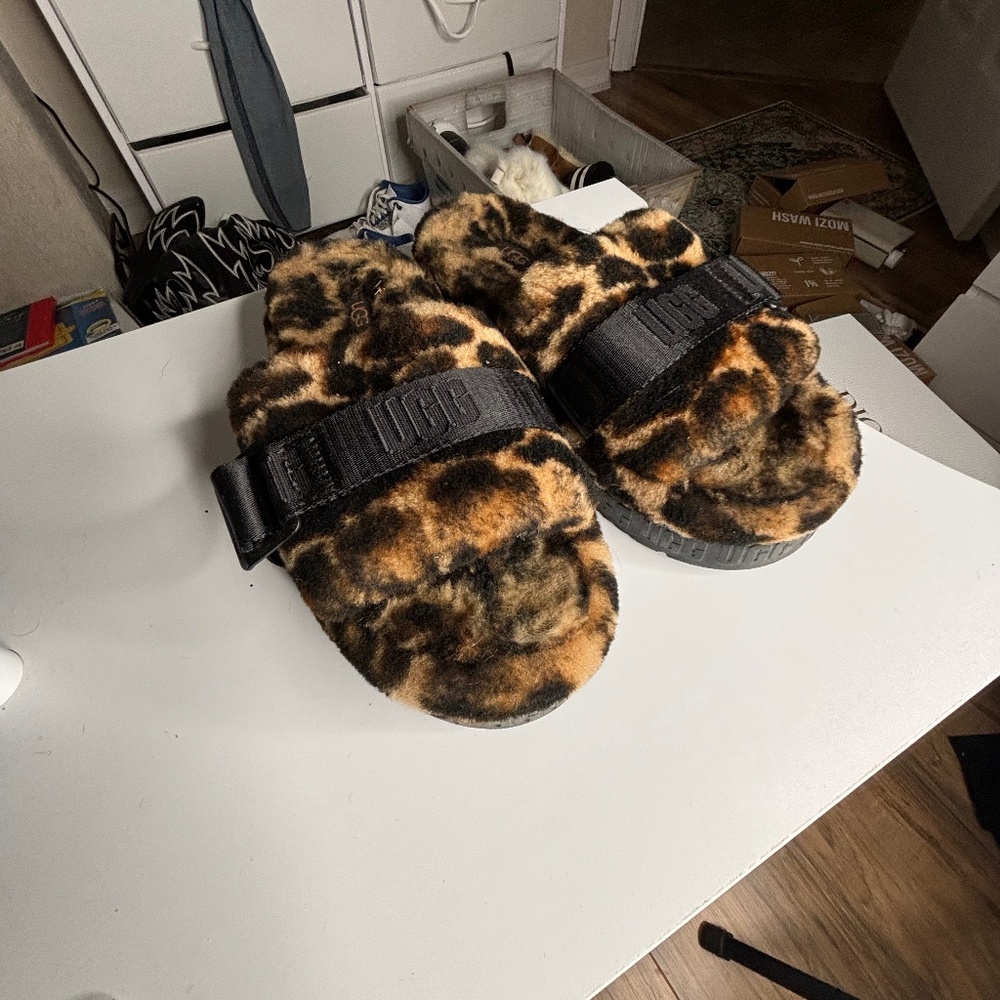 UGG Fluffita Panther Print Sheepskin Sandal Slides - Size 6 - NWOB